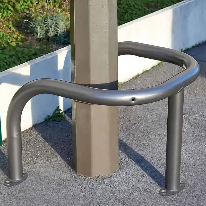 Étrier de protection Ø 60 mm en acier galvanisé à sceller