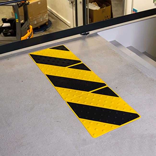 Dalle podotactile Noir-Jaune