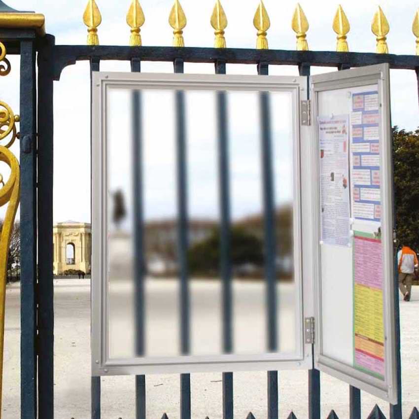 Vitrine pour grille : ouverture par l'arrière