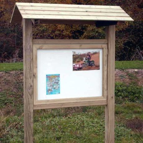 Vitrine d'extérieur en bois sur pieds - Vitrine bois extérieure