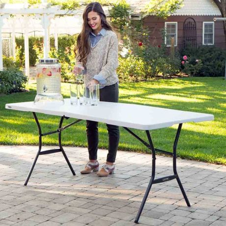 Table Lifetime pliante en 2 - Pratique et multi-usages