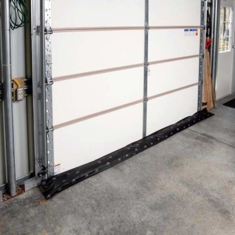 Barrière anti-inondation activée par l'eau