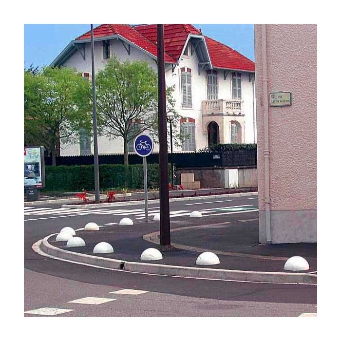 Borne de voirie demi-sphère