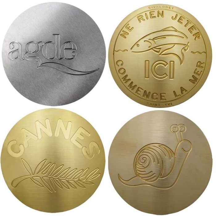 Clou de voirie gravé