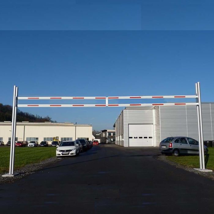 Portique limitation de hauteur grande largeur 8 m