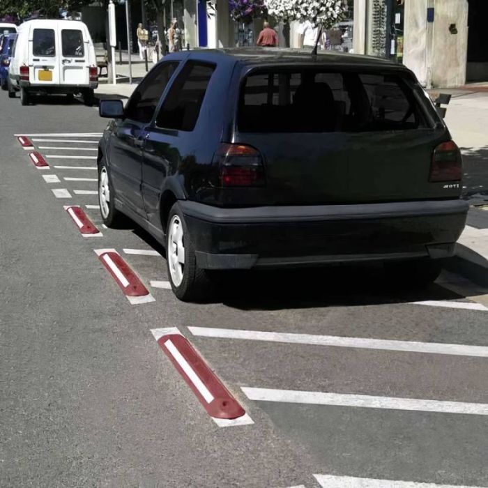 Séparateur de voies franchissable