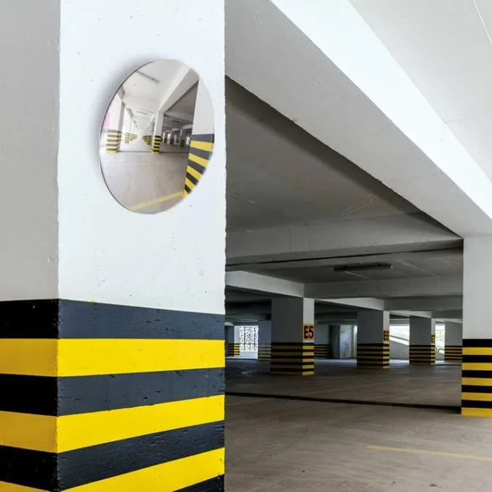 Miroir convexe pour sortie de parking privé
