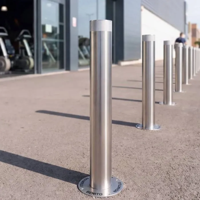Borne amovible inox D. 114 x H. 800 mm avec socle à encastrer